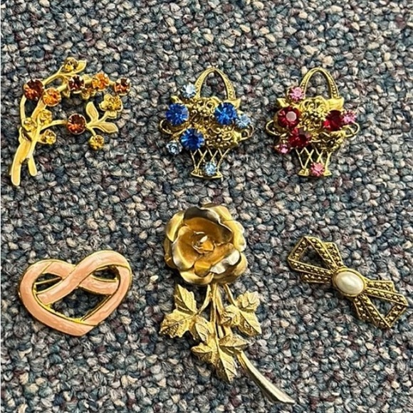 Brooch Bundle - Picture 1 of 9